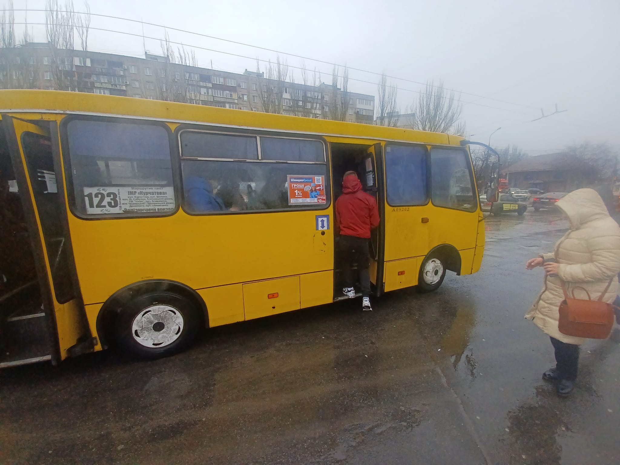 EXCLUSIV. Filmări din centrul orașului Mariupol, portul ucrainean atacat de ruși. „Oamenii își păstrează calmul la cozi uriașe”, transmite trimisul special Libertatea