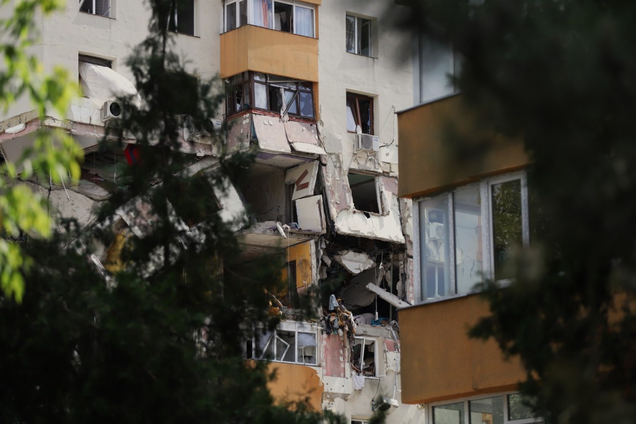 Locatarii blocului care a explodat în Rahova acum 9 luni și-au pierdut speranța: „Ne duc până la alegeri, atunci poate se mișcă lucrurile”