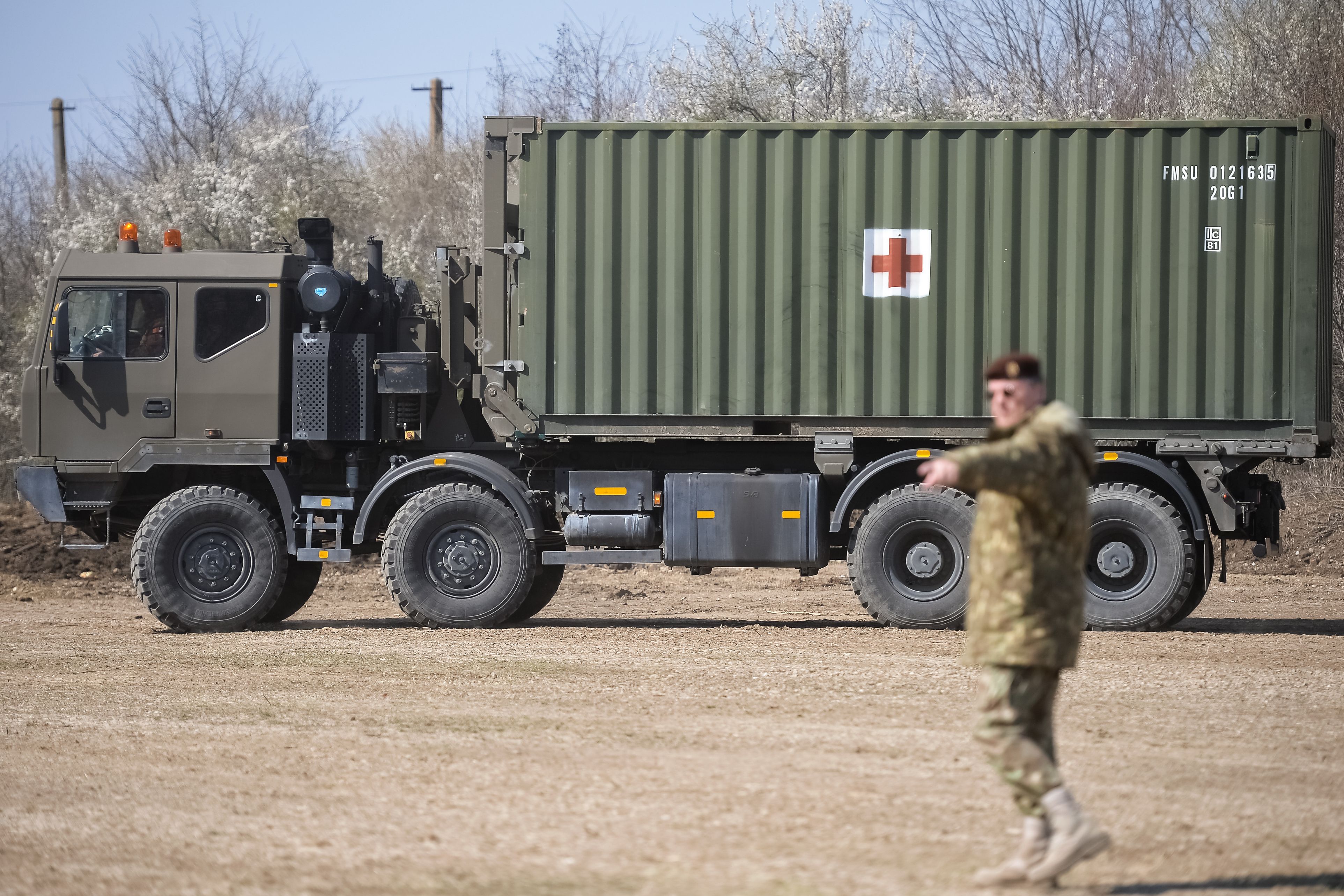 Imagini din locul unde Armata construiește un spital militar pentru pacienții cu COVID-19