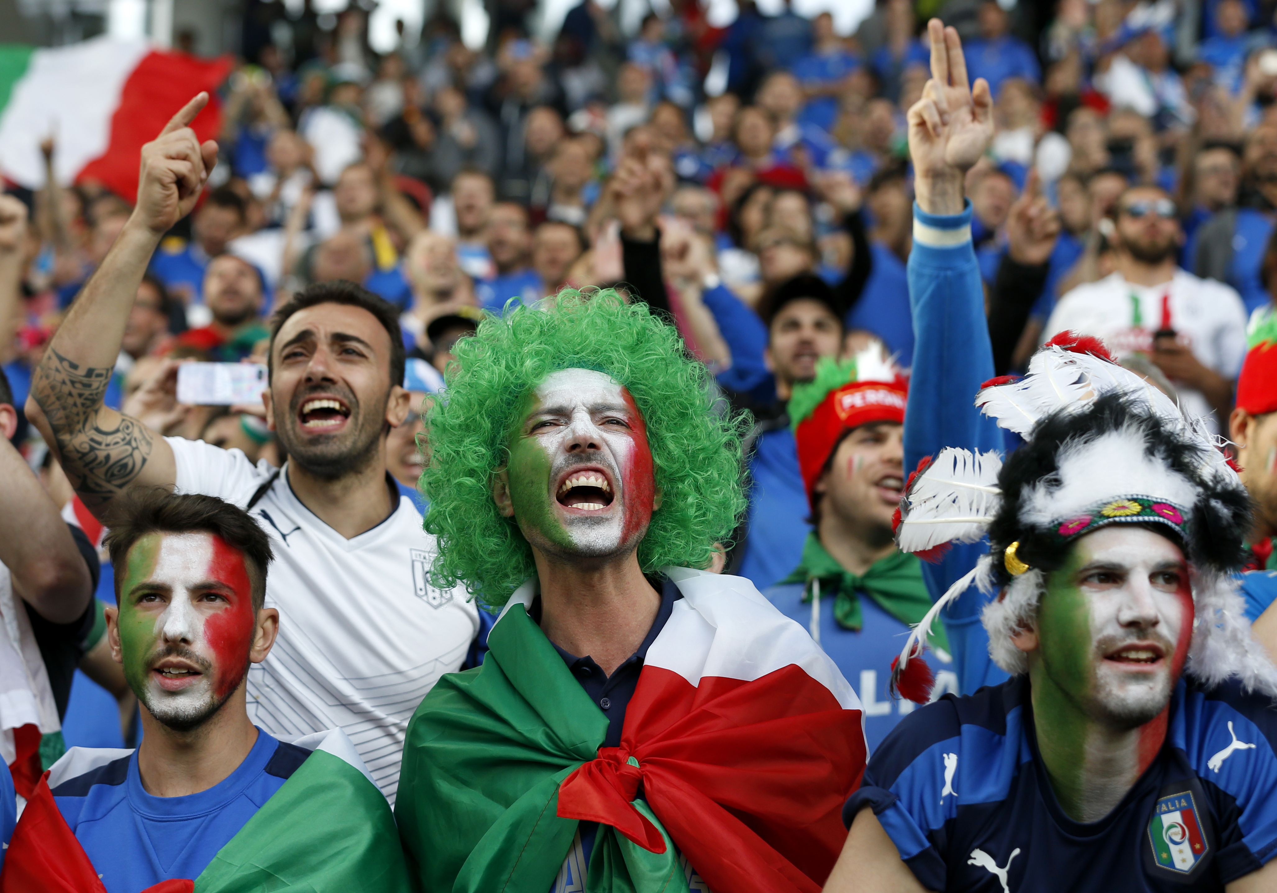 Euro 2016, sferturi. Spectacol în tribune la supermeciul Germania - Italia. Soțiile jucătorilor s-au amestecat printre fani / GALERIE FOTO