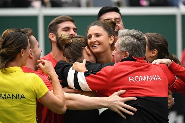 Irina Begu este coșmarul perechii Krejcikova - Siniakova. Le-a învins și cu Simona Halep în finala de la Shenzhen | GALERIE FOTO&VIDEO