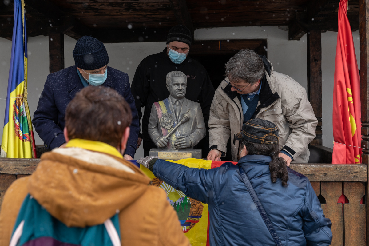 Acasă la Nicolae Ceaușescu, în Scornicești, de ziua fostului dictator. Ode, regrete și un oraș abandonat de oamenii plecați la muncă în afară