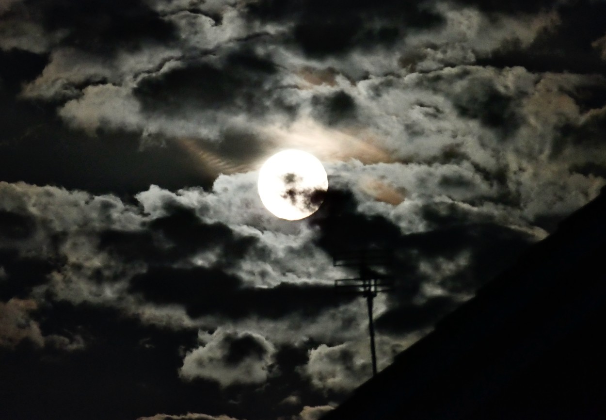 SuperLuna, văzută din marile orașe ale lumii. Imagini spectaculoase cu fenomenul astronomic