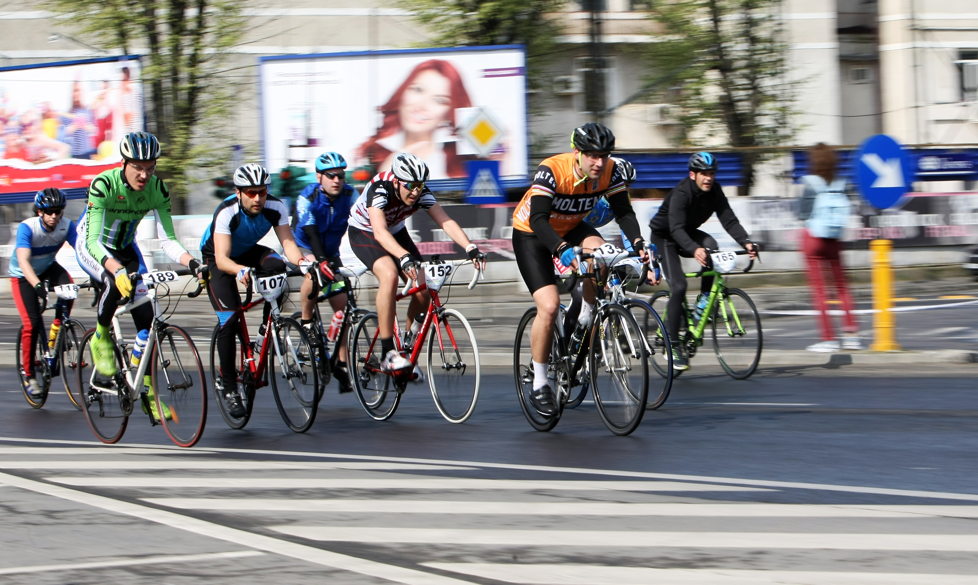 Cicliștii au înconjurat Casa Poporului! Start la Bucharest Bike Break