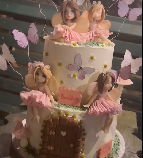 Imagini de la botezul celei de-a patra fetițe a Laurei Cosoi. Evenimentul a avut loc în Maramureș, iar invitații au primit mâncare gătită la ceaun