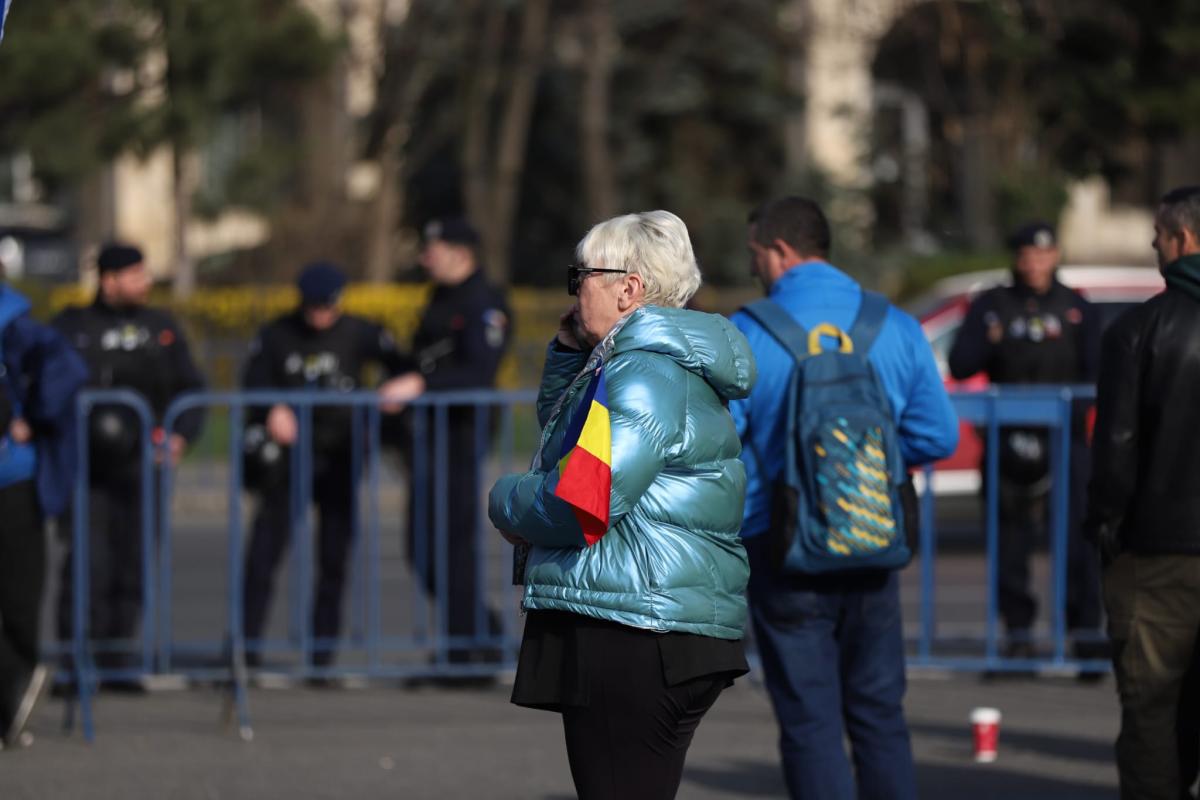 Fanii lui Călin Georgescu au spart barajul la protestul de la Guvern. Bătaie între mineri și jandarmi la finalul manifestației