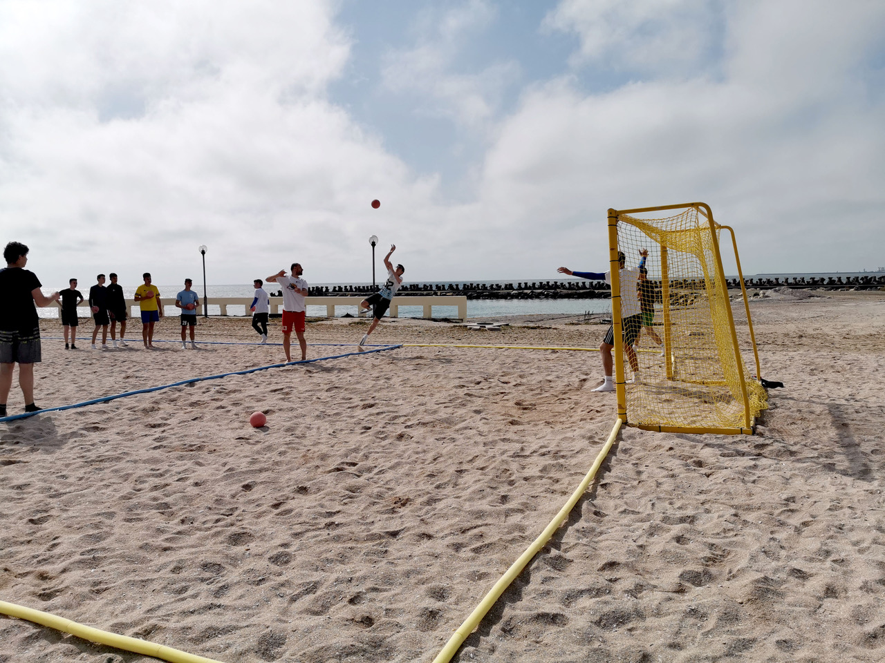 România ar putea organiza Campionatul Mondial de handbal pe plajă în 2022