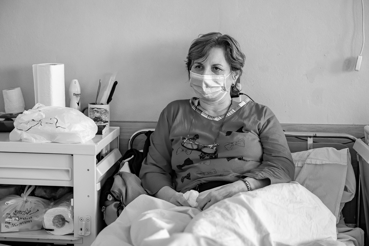 Despre oxigen, cafeină şi spiritul sacrificat al sărbătorilor în spitalul COVID din Roşiori de Vede: „O să picăm toţi la un moment dat”