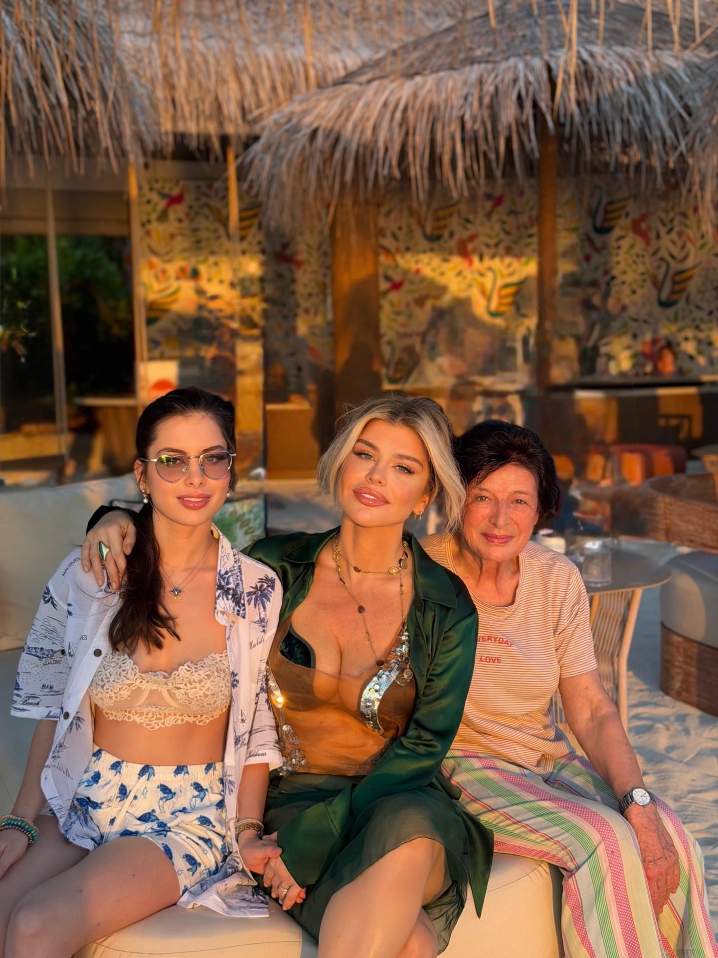 Imagini rare cu mama Loredanei Groza. Cele două se bucură de o vacanță în Maldive