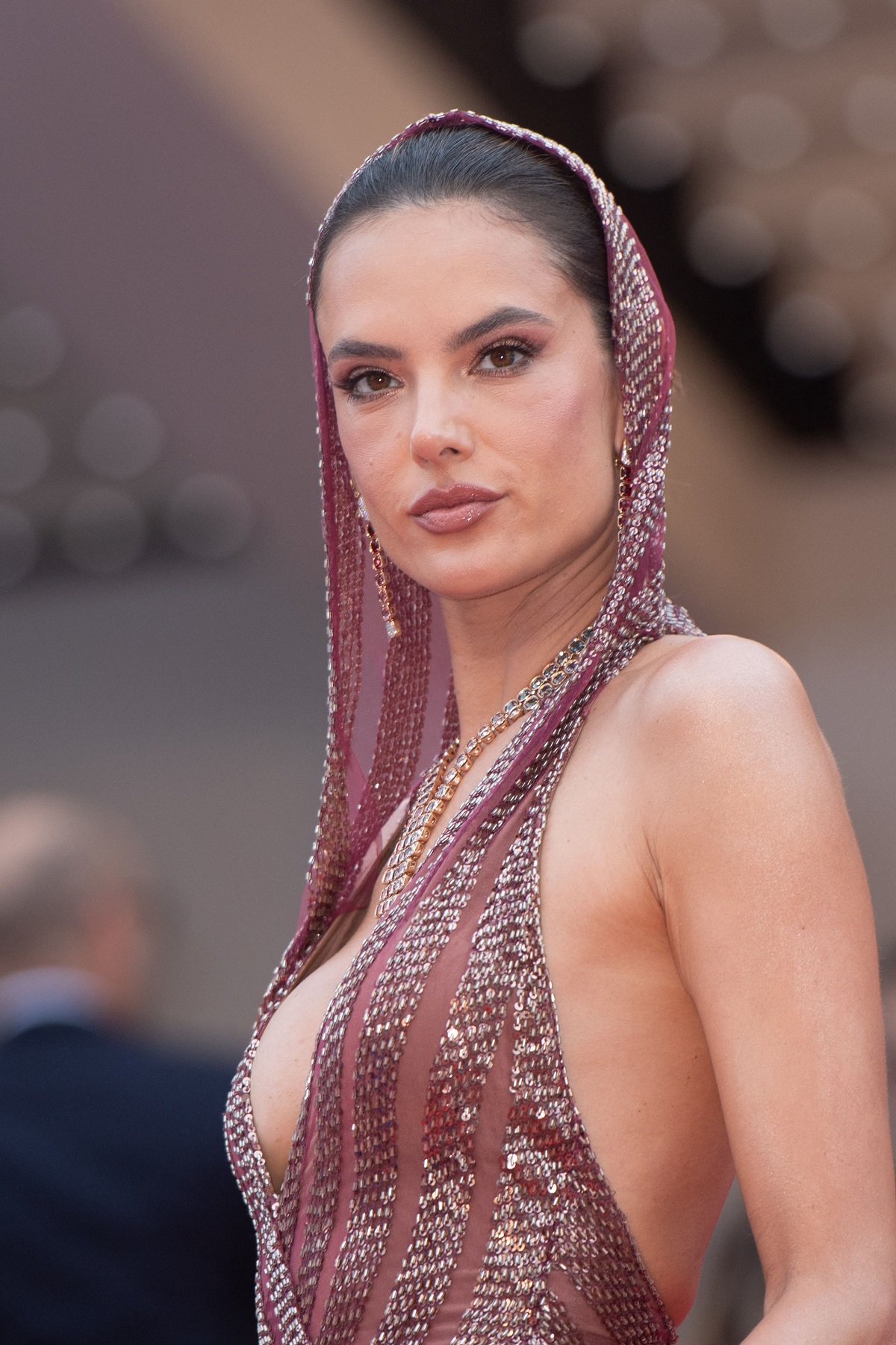 A comis-o la Cannes 2023. Fotomodelul a purtat o rochie mult prea decoltată pe covorul roșu