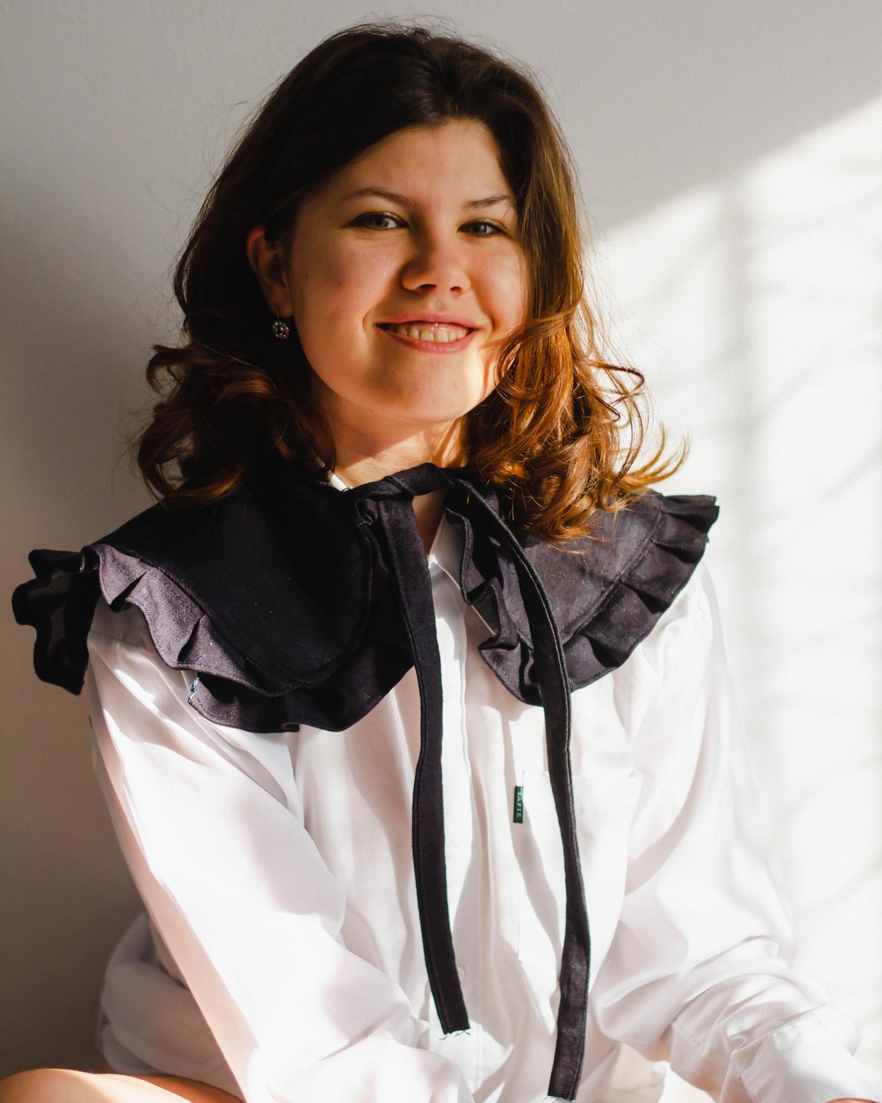 A doua viață a hainelor: cum funcționează programul Inditex și ce fac tinerii pentru a recicla. „Transform blugii uzați în accesorii: genți, gulere sau topuri”