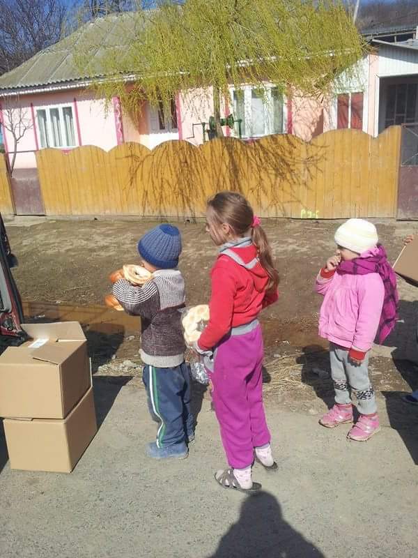 DE PAȘTI, fii înger păzitor pentru un copil necăjit! Proiectul unui preot din Iași care vrea să ajute 380 de suflete
