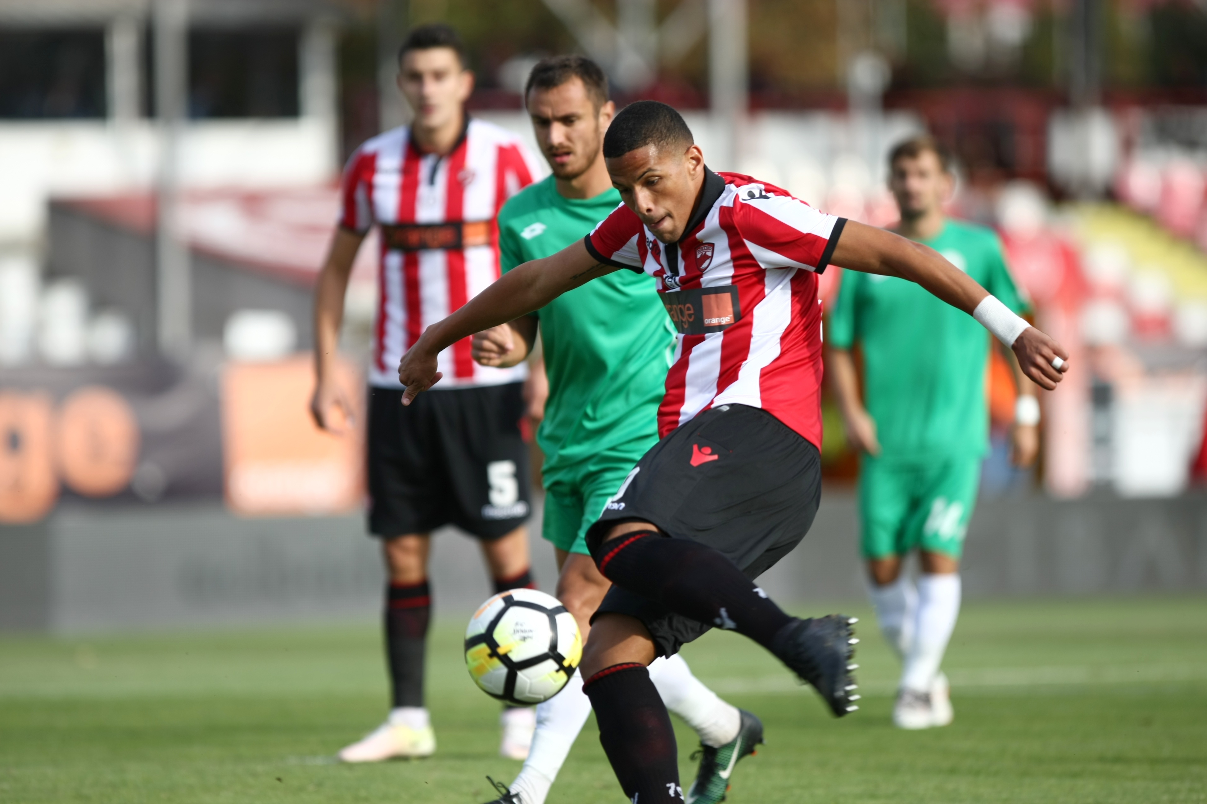 Liga 1, etapa a 11-a (restanță). Dinamo - Concordia. Lovitură de teatru în Ștefan cel Mare. Reacții: ”Nu trebuie să mai ieșim din casă” | FOTO&VIDEO