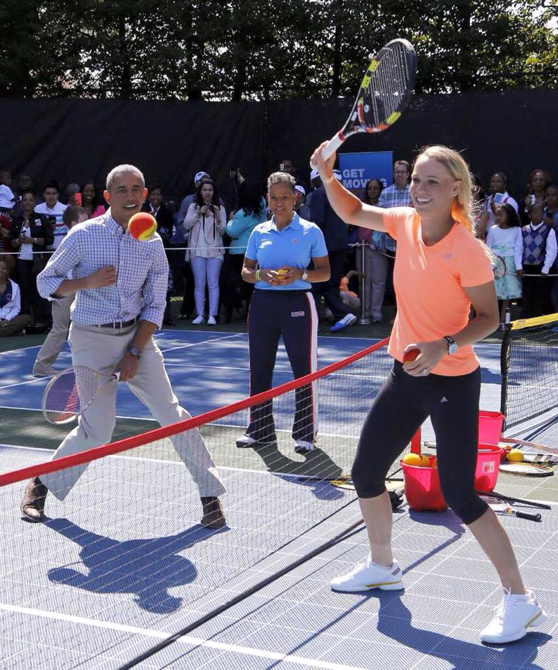 Spectacol la Casa Albă! Barack Obama a jucat tenis cu Caroline Wozniacki, apoi a dat-o pe baschet / GALERIE FOTO & VIDEO