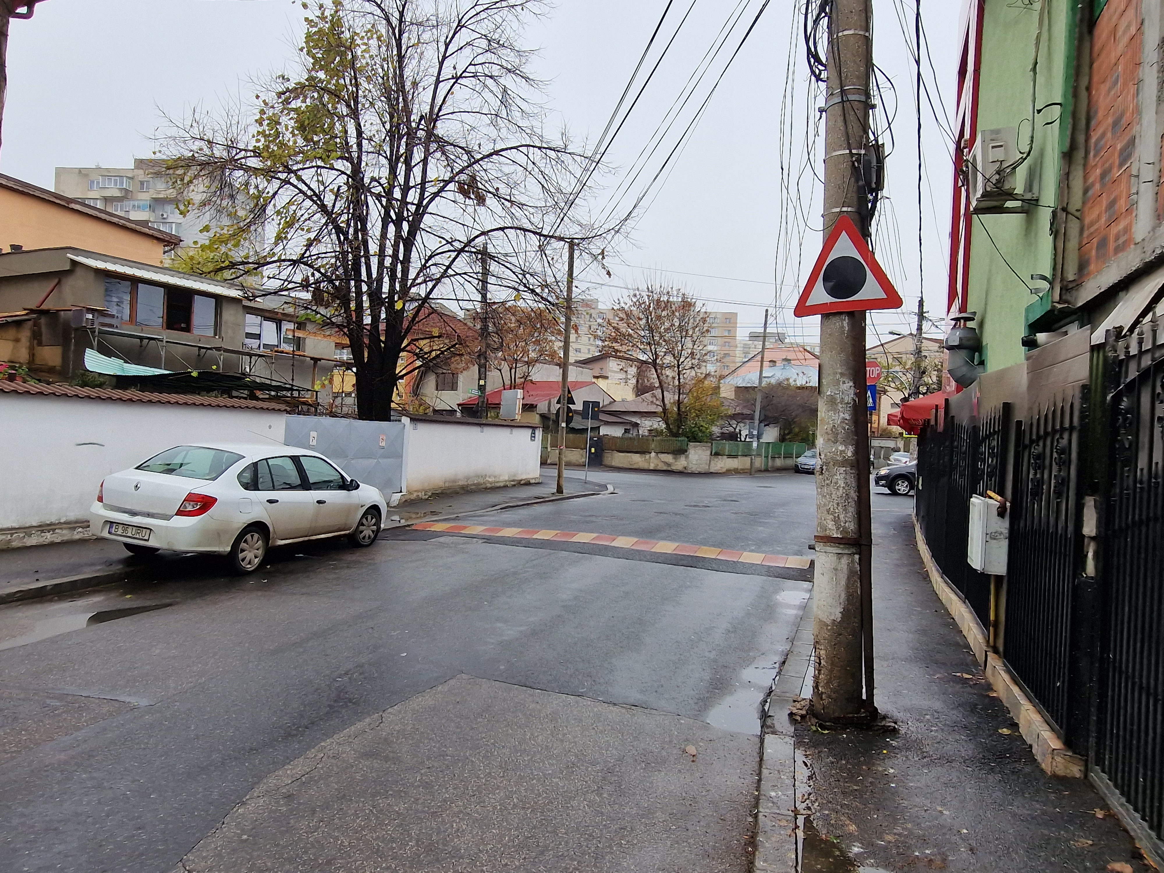 Una dintre intersecțiile prezentate de Libertatea ca puncte negre în traficul bucureștean, securizată: „Lucrare unică. E un început”