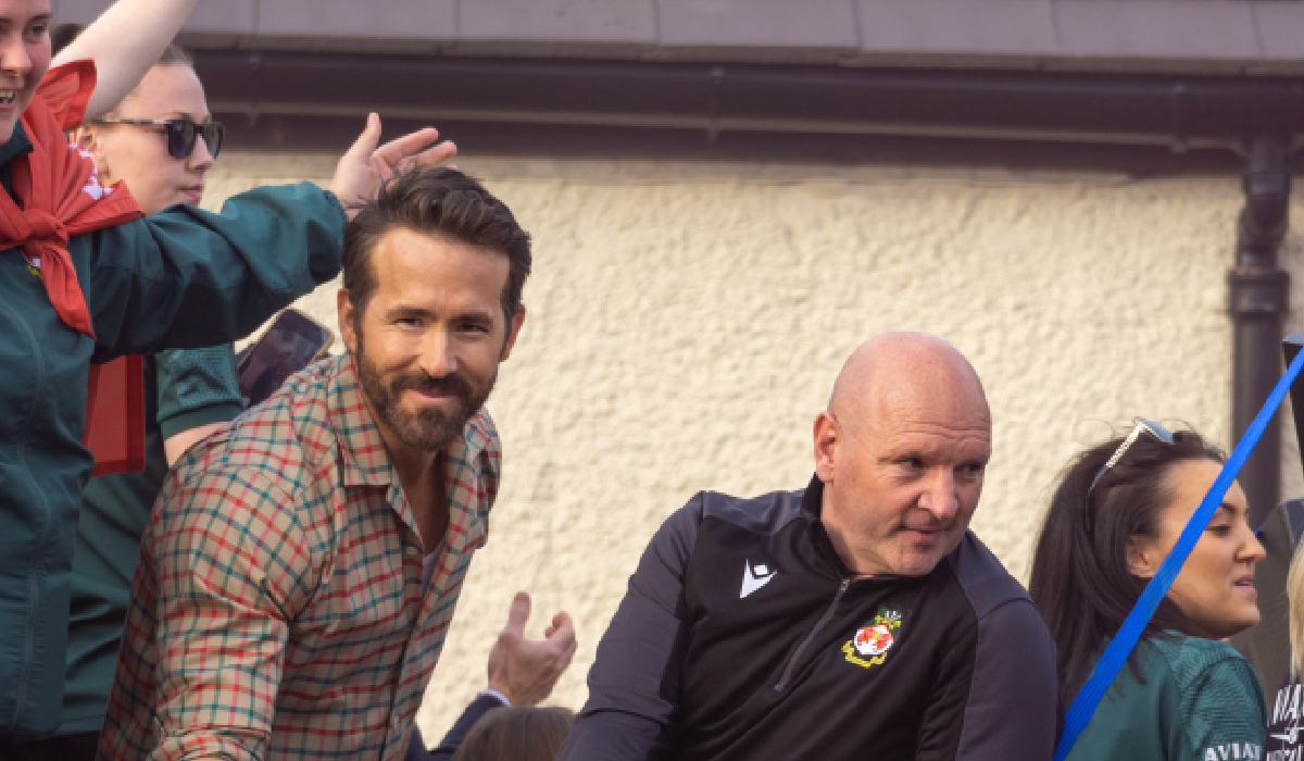 Reacția lui Ryan Reynolds când a aflat că Wrexham, echipa patronată de el, va juca împotriva lui Chelsea în FA Cup: „Acasă?”