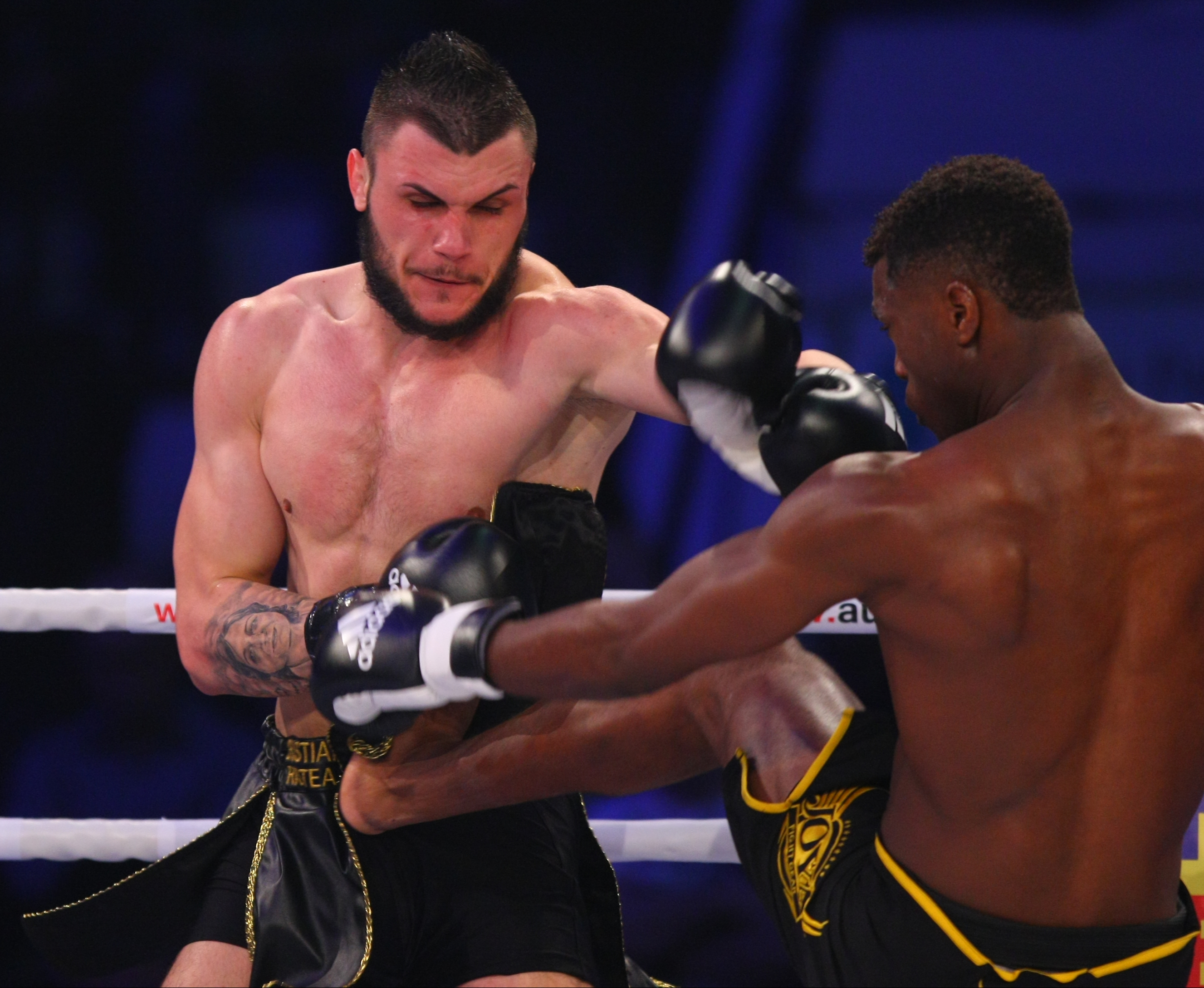 Meciul în urma căruia Amansio Paraschiv a devenit campion mondial Superkombat New Heroes! VIDEO& FOTO