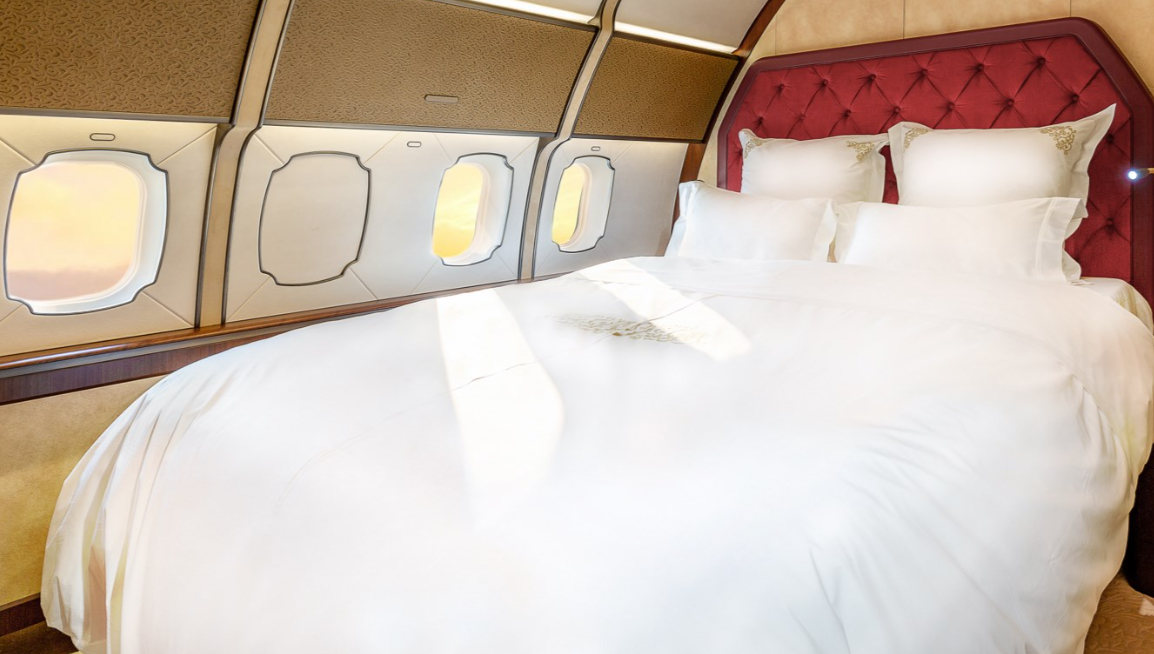 Klaus Iohannis, zbor către Japonia cu escală la Sibiu și Baku. Cum arată „uimitorul avion VIP” închiriat de președinte