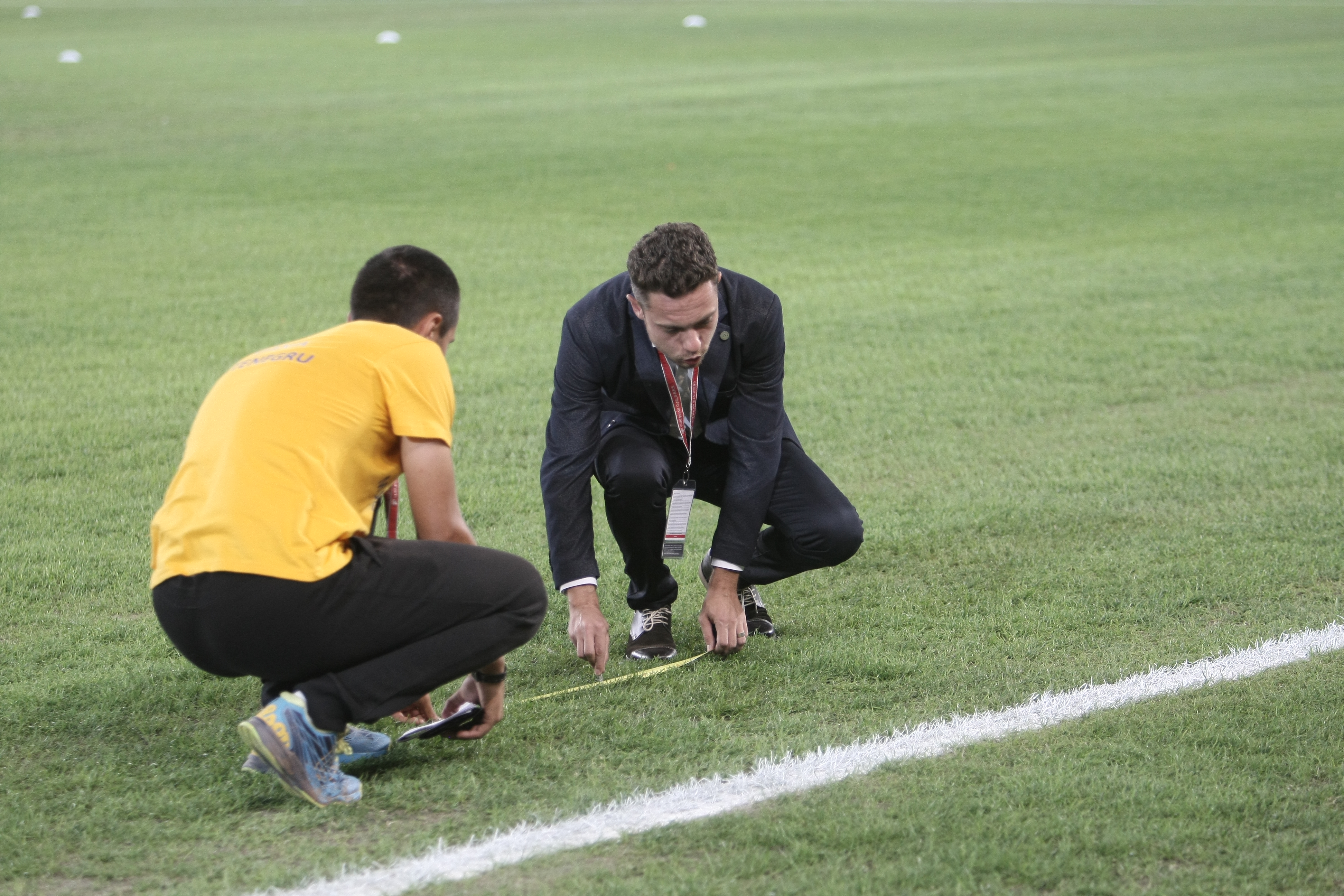 România - Muntenegru 1-1. Cum a arătat, cu adevărat, gazonul vopsit și ”însămânțat” de pe ”Cluj Arena”. Ce nu s-a văzut la TV / GALERIE FOTO