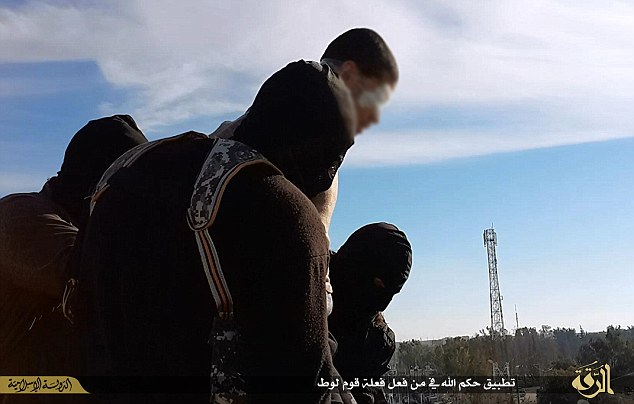 Un fost coleg al lui Ronaldo filmează CRIMELE temutului terorist Jihadi John / FOTO-ŞOC