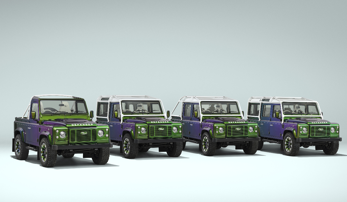 Un bogătaș a plătit 1.160.000 de euro pe patru mașini vechi Land Rover, pe care le-a comandat după ce au fost recondiționate