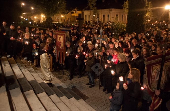 PAȘTE 2016: HRISTOS A ÎNVIAT! Așa petrec românii de Paște, pe 1 MAI! FOTO&VIDEO