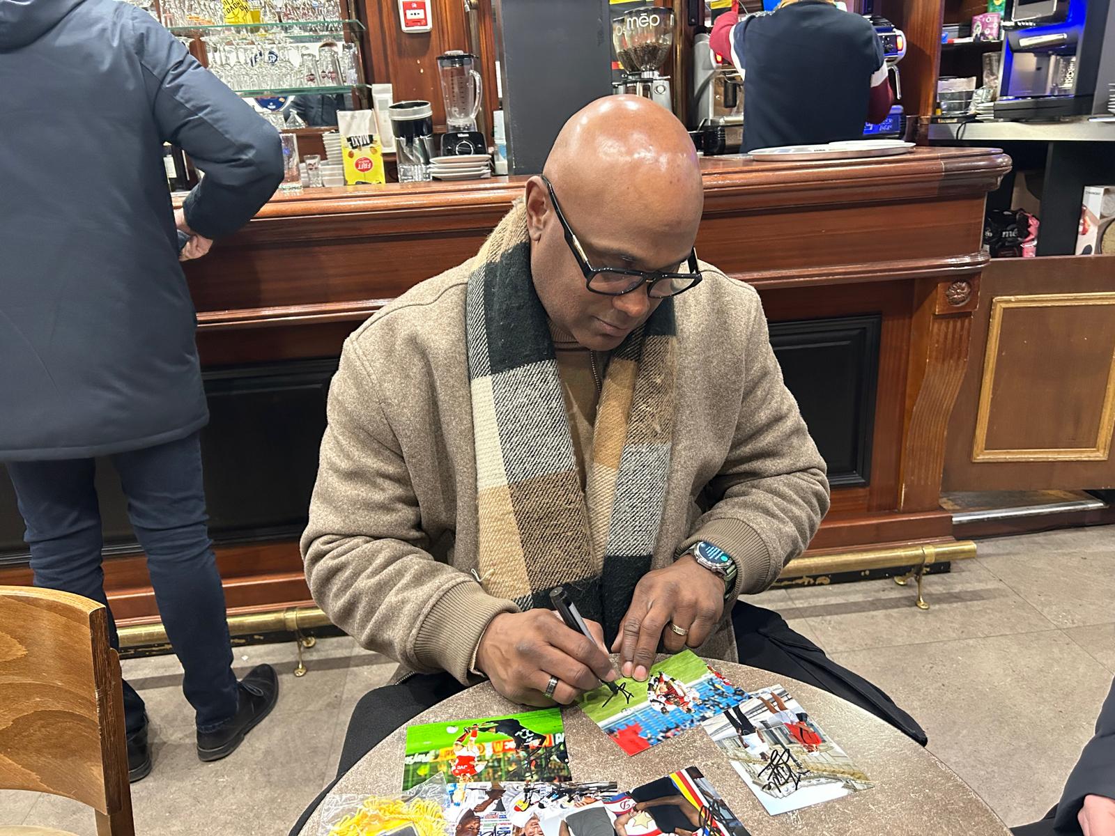 Viața unui francez la București, la mijlocul anilor 2000: „Am ieșit cu TAB-ul de pe stadion. În oraș, arătam legitimația și toți polițiștii ne făceau pârtie”