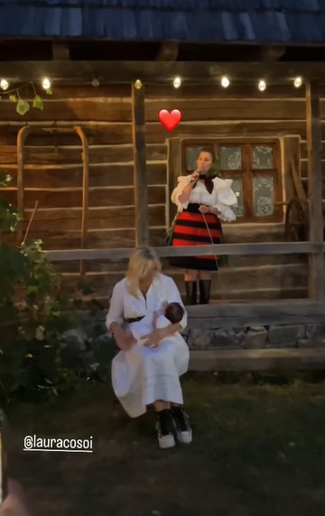 Imagini de la botezul celei de-a patra fetițe a Laurei Cosoi. Evenimentul a avut loc în Maramureș, iar invitații au primit mâncare gătită la ceaun