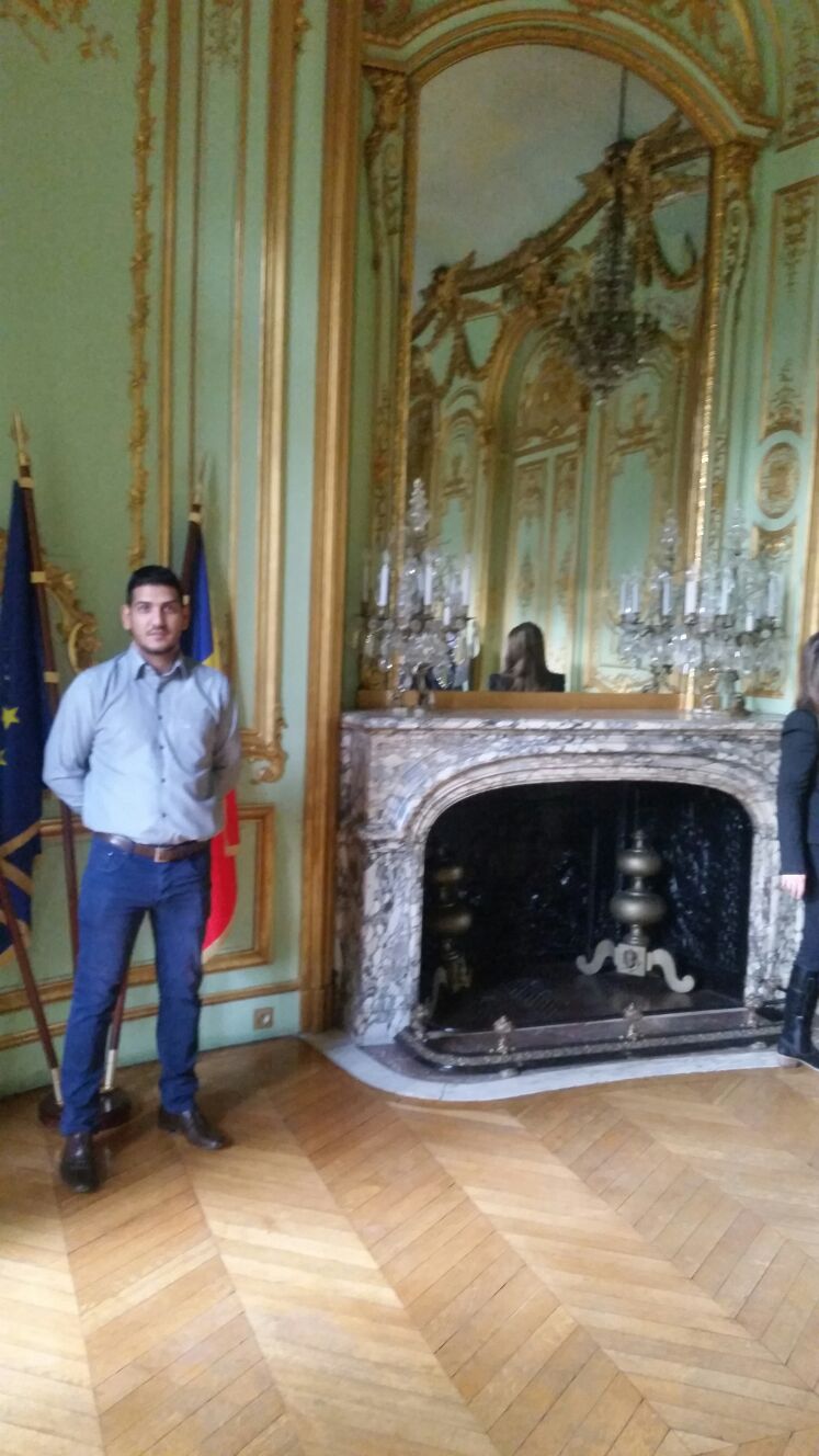 REPORTAJ: Dezvăluirile unui polițist craiovean, vorbitor de rromani. În patrulă la picioarele Tour Eiffel: “Polițiștii erau ținte pentru teroriști”