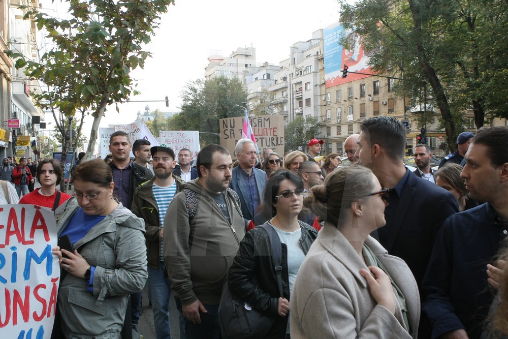 GALERIE FOTO/ Marş împotriva violenţei domestice, în Bucureşti: "Împreună pentru siguranţa femeilor"