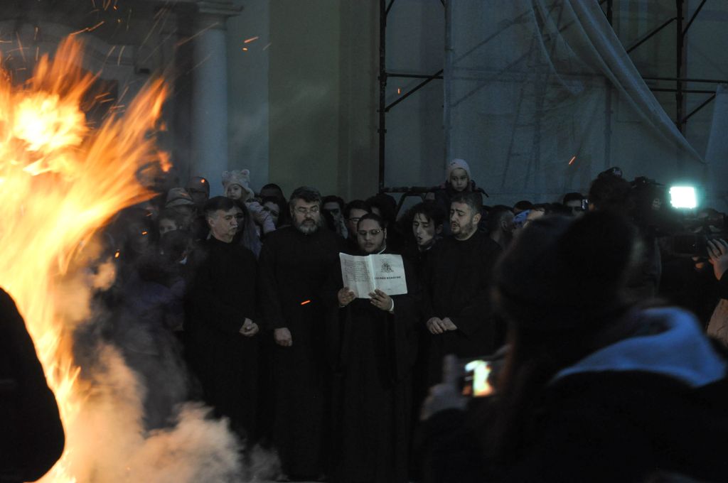 REPORTAJ: Sretan Božić! Badnjakul a arătat un an roditor pentru sârbii care celebrează Crăciunul pe rit vechi| FOTO&VIDEO