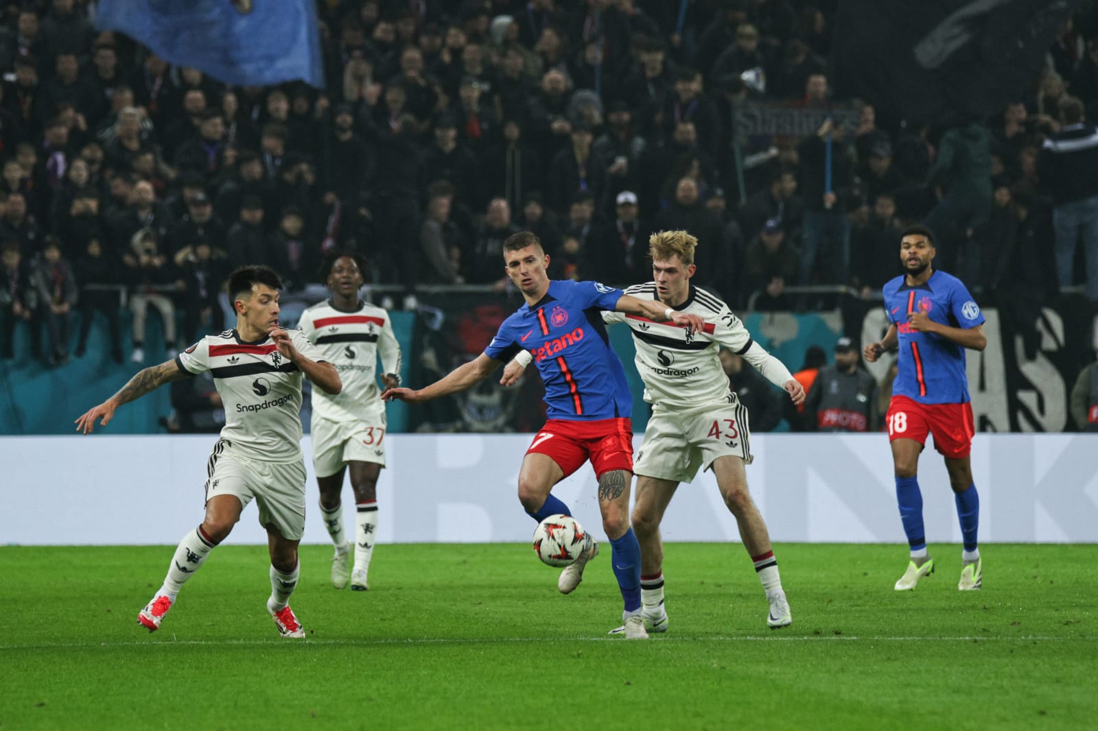 FCSB, eșec sub privirile lui Marcel Ciolacu, fan declarat al roș-albaștrilor, în Europa League. Pe cine poate înfrunta clubul lui Gigi Becali pentru accederea în optimi