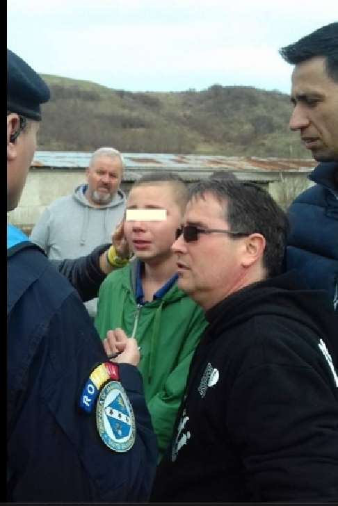 Copii loviţi şi gazaţi la meciul FC Aninoasa - Petrolul Ploiești. Jandarmeria: ”De ce i-ați adus la meci?”. Poziția suporerilor ”lupilor” / FOTO