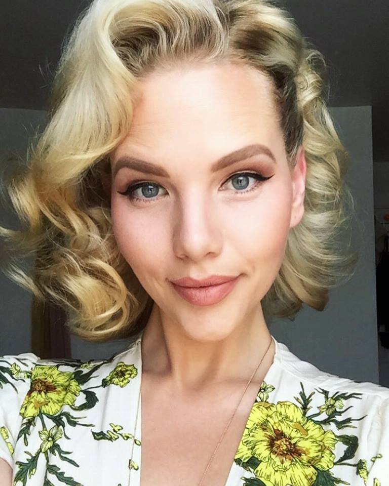 FOTO | Un model XXL a murit la 30 de ani după ce a pierdut lupta cu cancerul ovarian