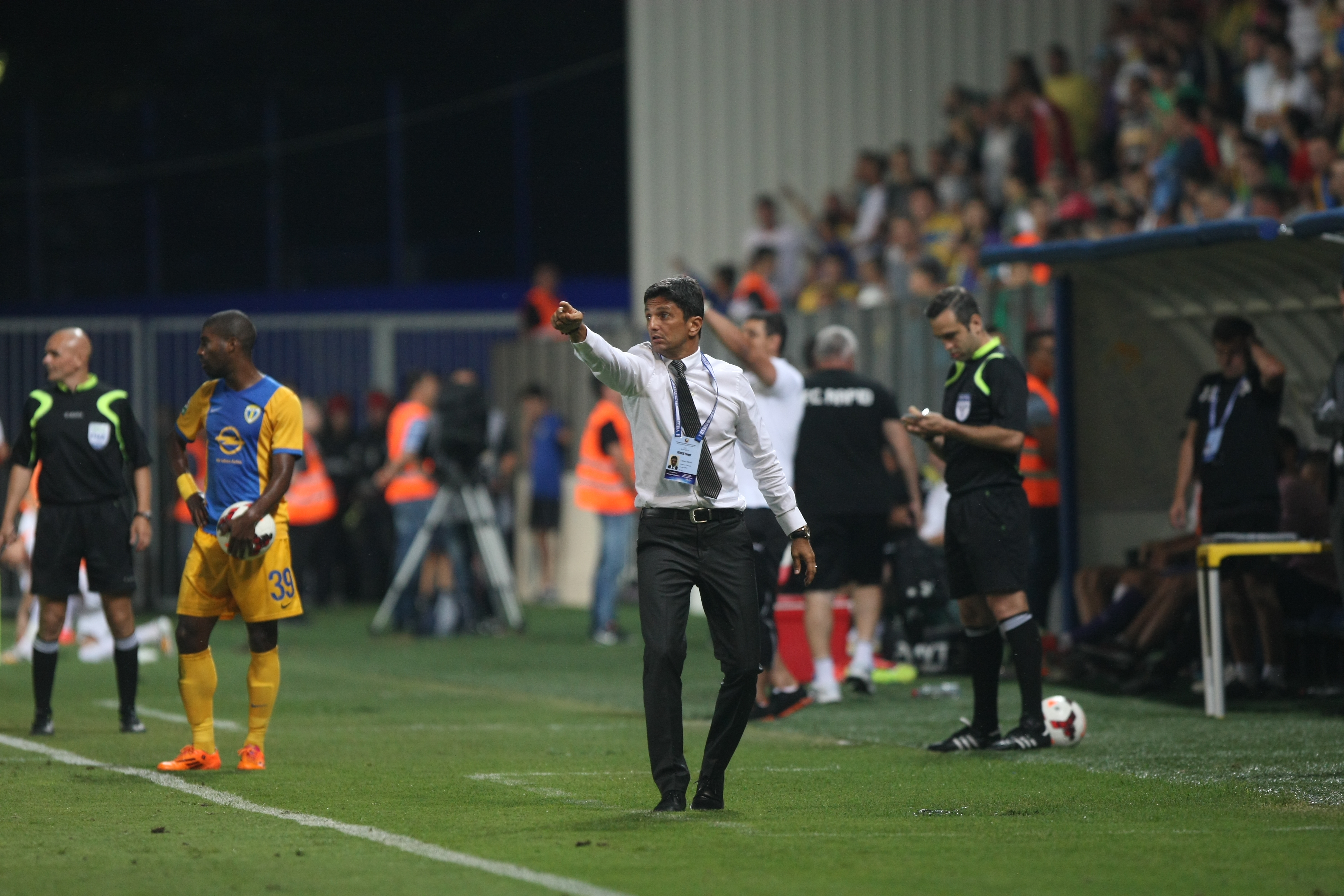 BOMBĂ în Liga 1! Dinamo trage de fiul lui ”Il Luce”! Se așteaptă răspunsul lui Răzvan / EXCLUSIV