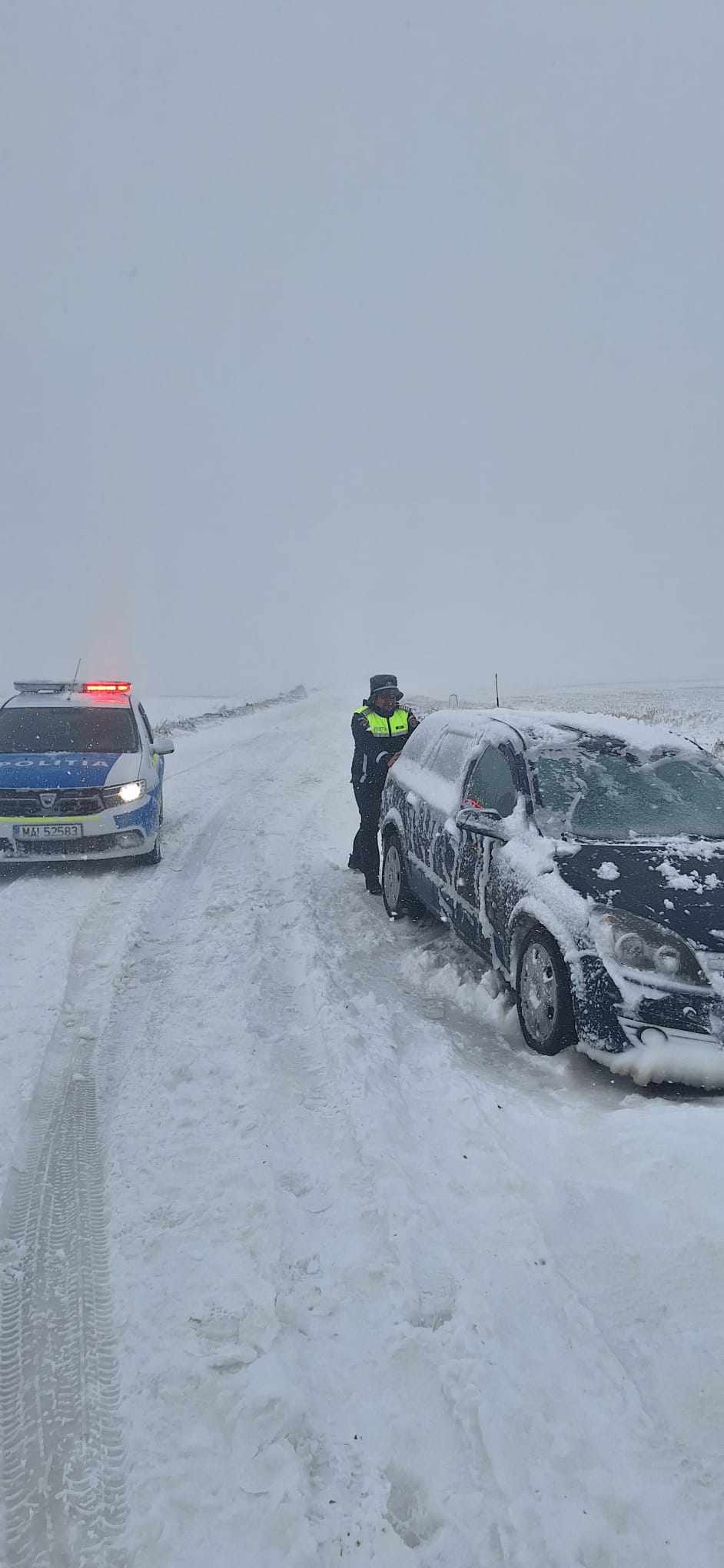 Viscolul și ninsorile au provocat haos în mai multe județe. Sute de localități fără curent, în timp ce orașul Constanța a rămas fără apă potabilă timp de cinci ore