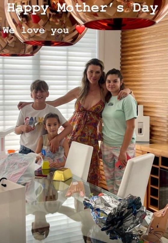 Cristi Borcea va petrece Crăciunul alături de cei 9 copii ai săi. Valentina Pelinel: „Au venit și frații din America”