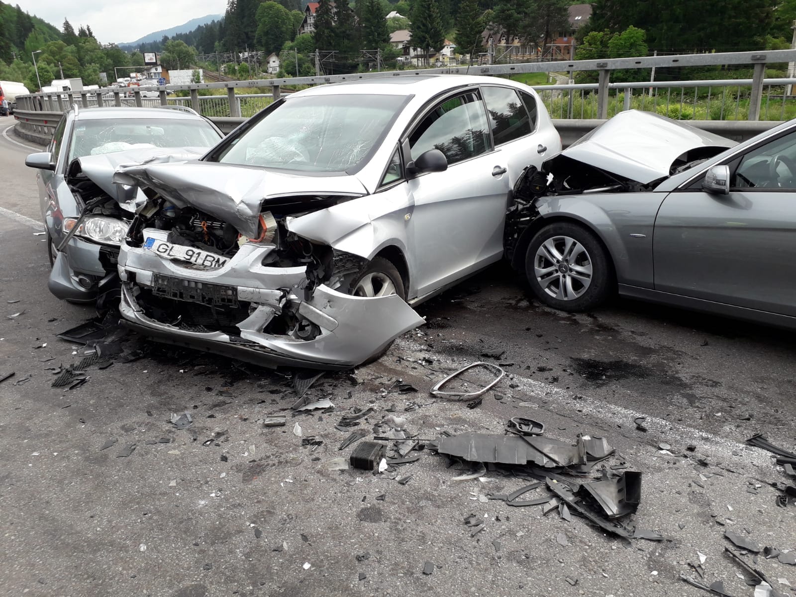 UPDATE: Accident pe podul de la Predeal. Șapte oameni, printre care doi copii, au fost răniți