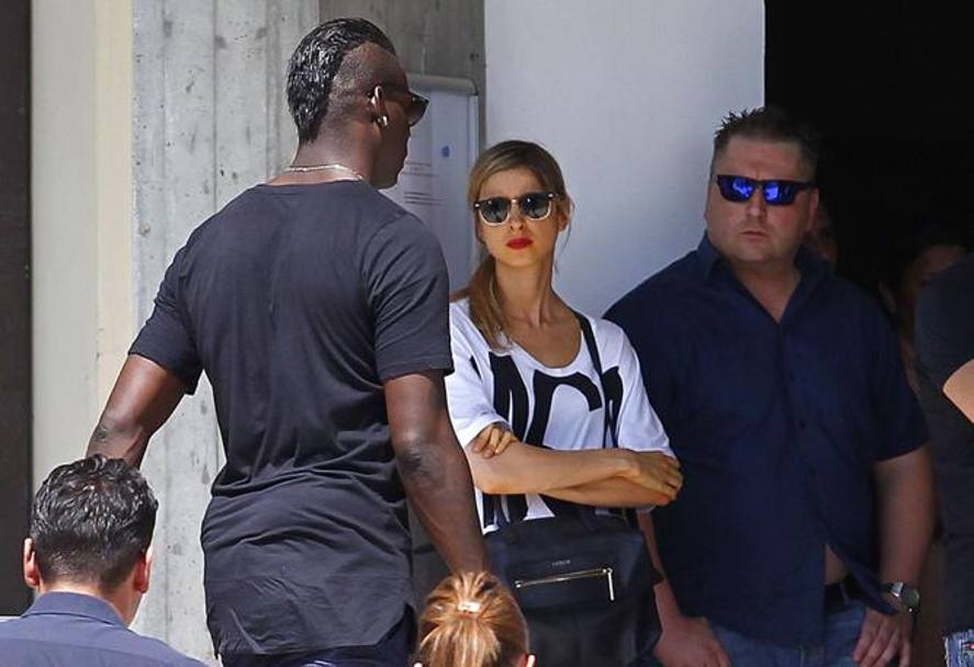 Mario Balotelli și-a înmormântat tatăl adoptiv. I-a fost alături și cel mai important impresar din Italia / GALERIE FOTO