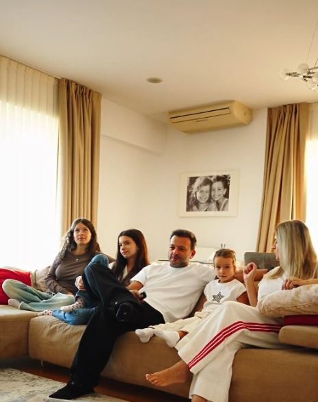 Imagini cu casa în care locuiește Mihai Morar. Stă într-un apartament cu 4 camere