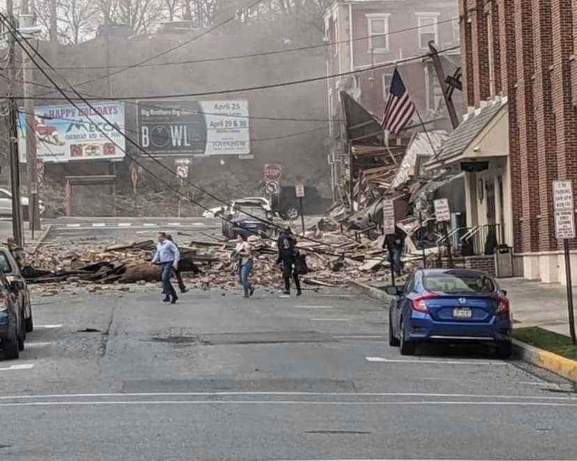 O fabrică de ciocolată a explodat, în Pennsylvania. Sunt doi morți, 9 dispăruți și mai mulți răniți. VIDEO