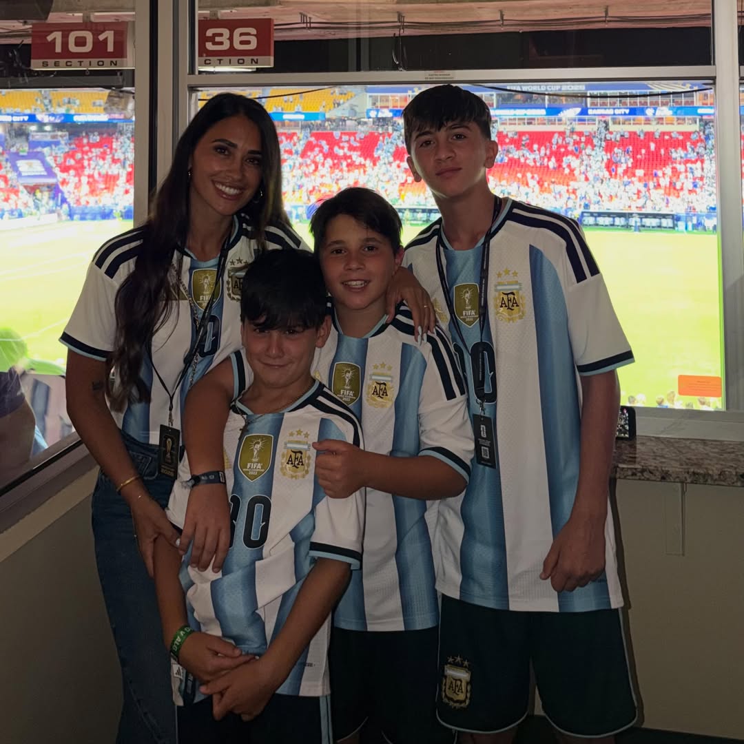 Imagini rare cu familia lui Messi. Soția și copiii îl susțin la fiecare meci: „Ce privilegiu este să te văd făcând istorie