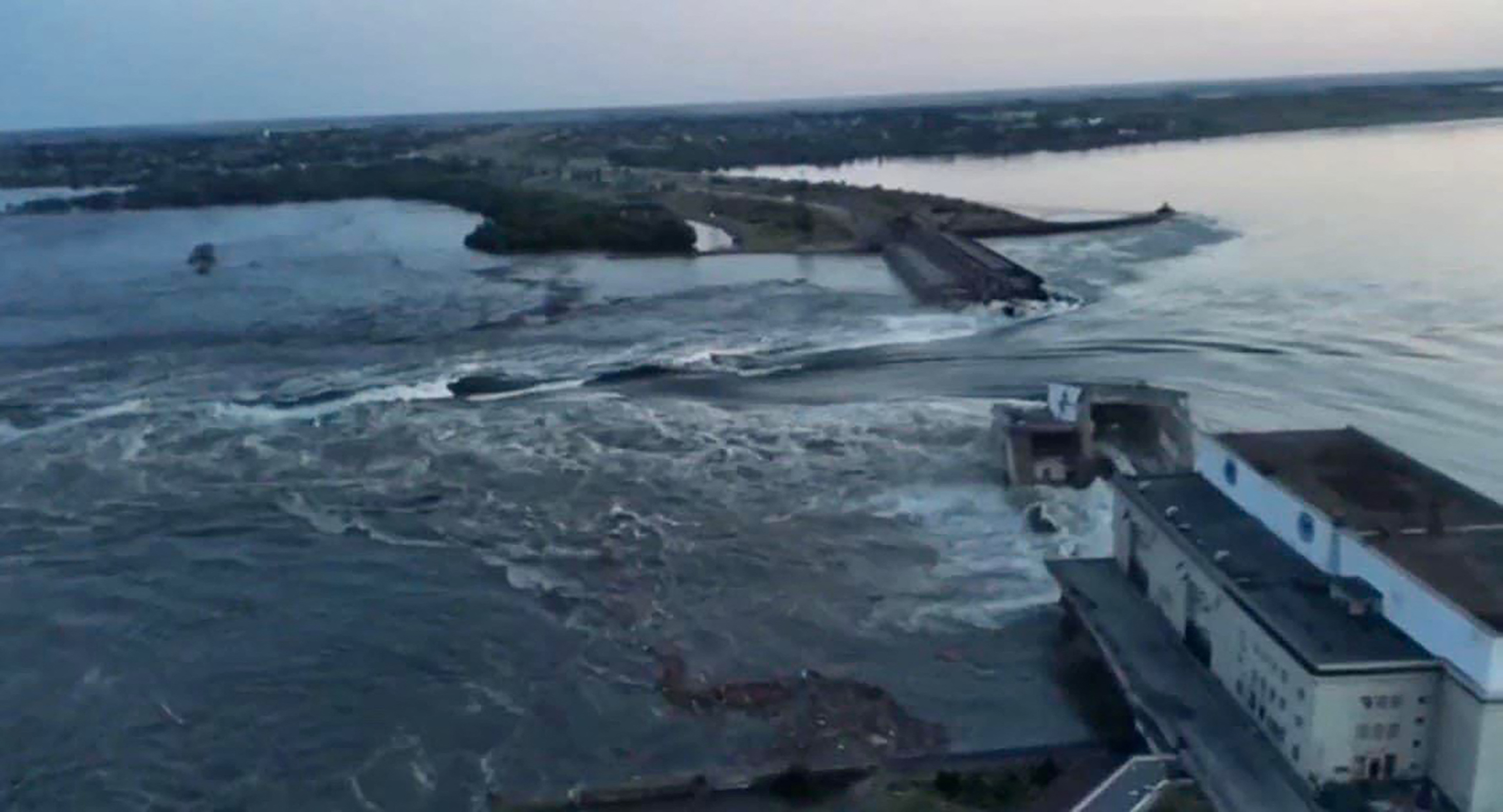 „Este o crimă de război!". Ce înseamnă catastrofa de la barajul Nova Kahovka pentru războiul dintre Ucraina și Rusia