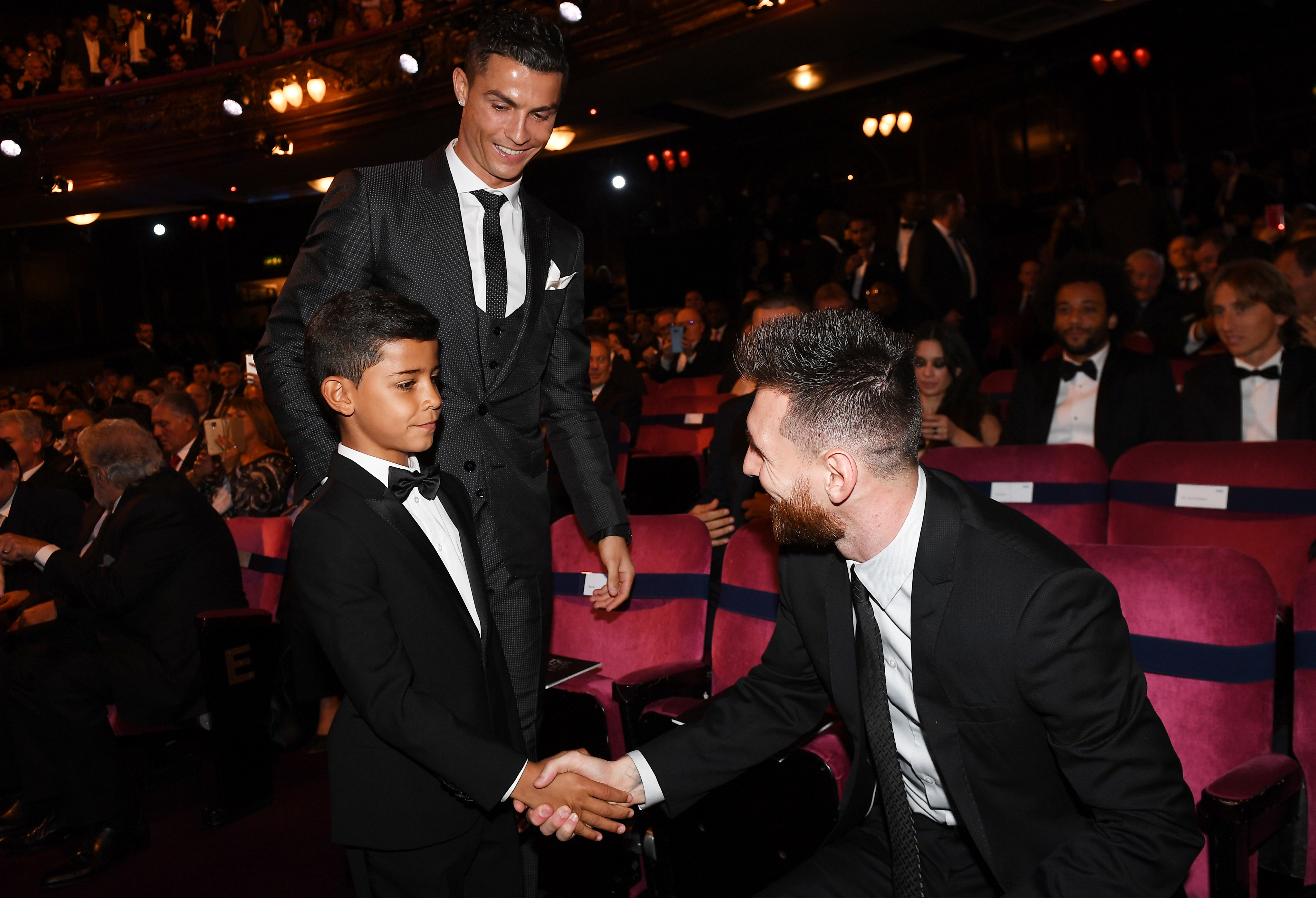 Soțiile și iubitele fotbaliștilor au făcut parada modei la Gala premiilor ''The Best'' a FIFA | GALERIE FOTO