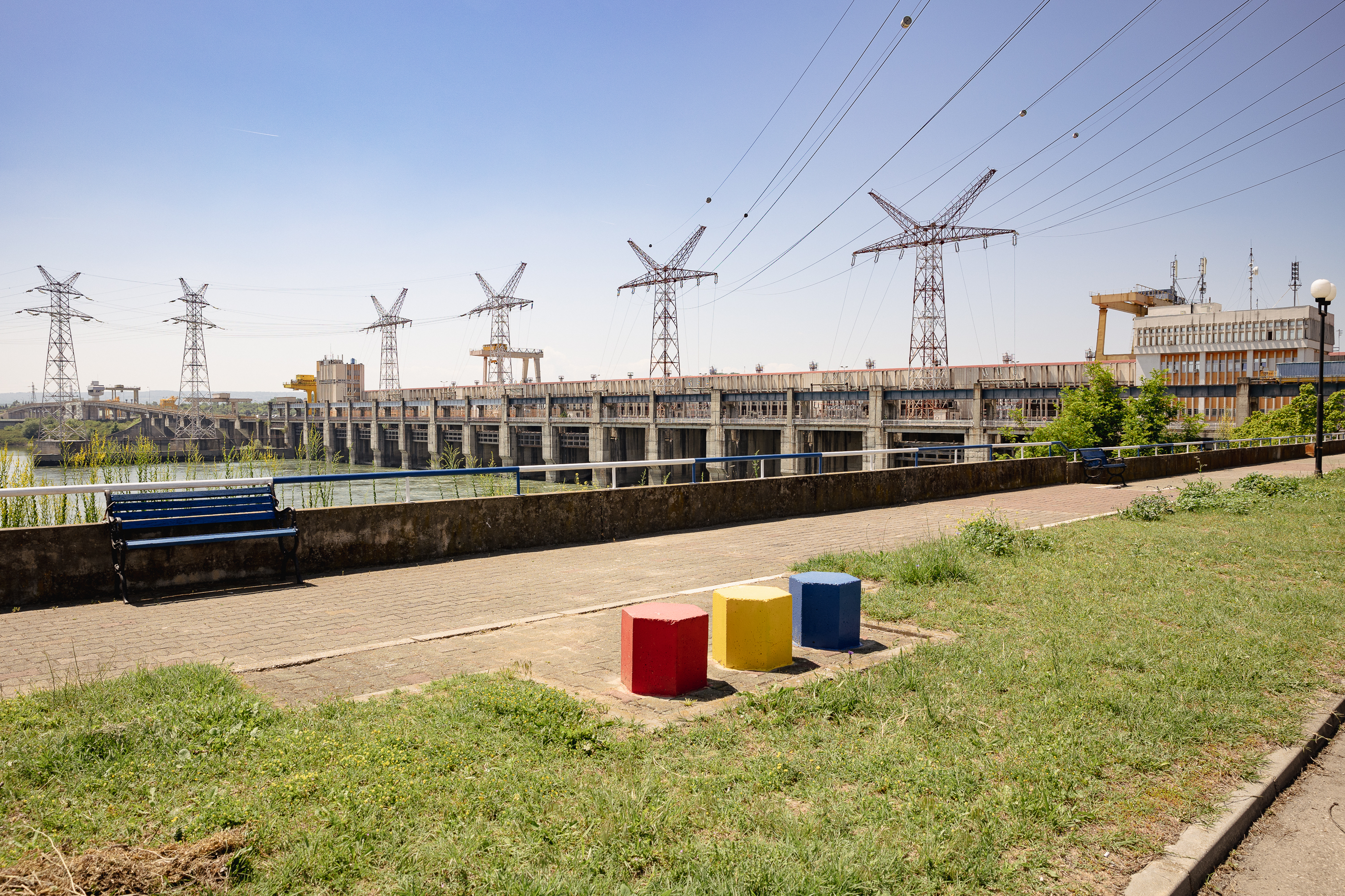 REPORTAJ | Pulsul campaniei în comuna din Mehedinți unde doi foști soți candidează la primărie: „Să mai conducă și muierile! Că poate mai țin și cu muierile! Că oamenii nu țin decât cu oamenii!”