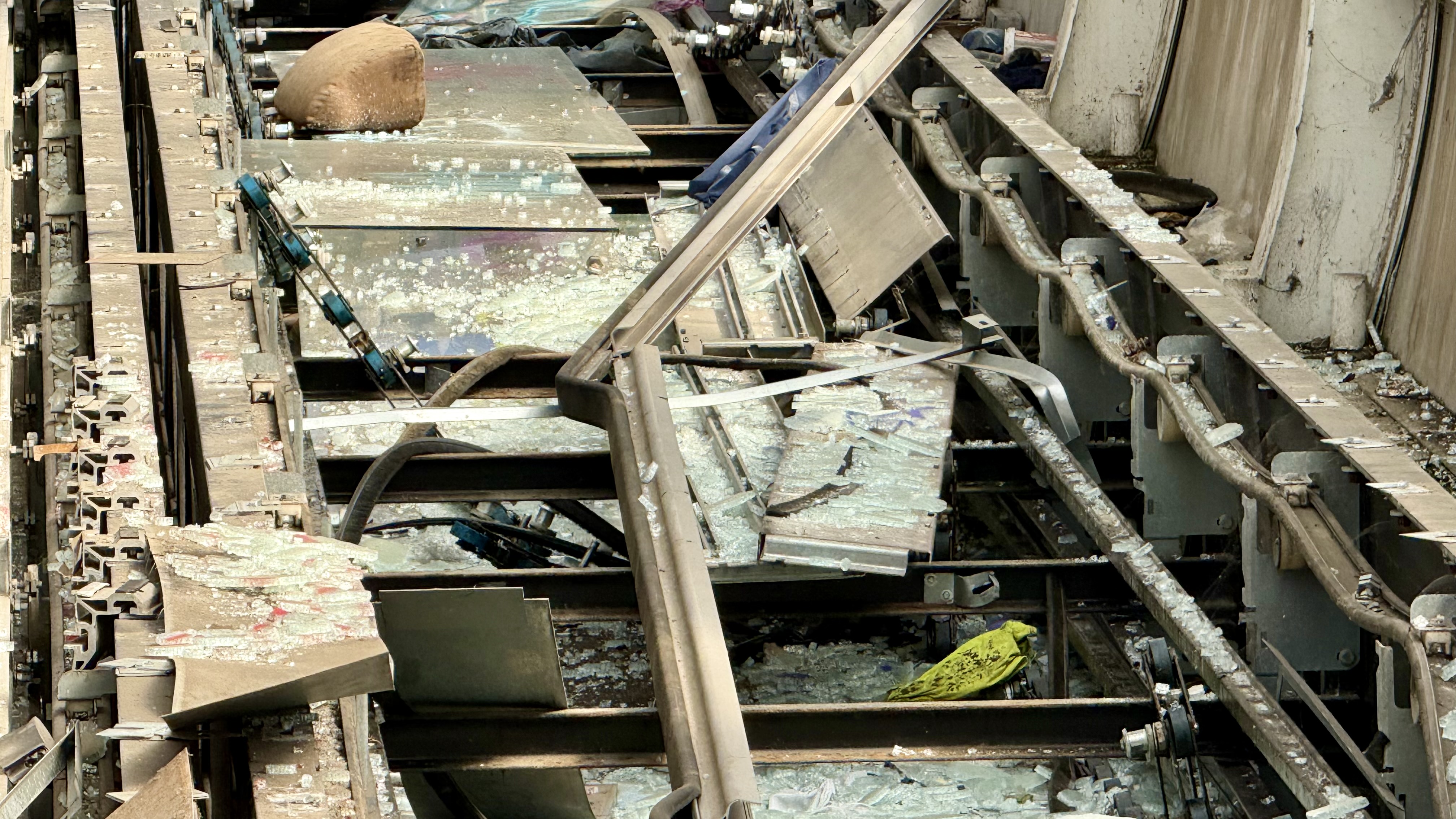 Cum ne-am bătut joc de 2.500.000 de euro. Ruina din București care a funcționat câteva luni va fi demolată