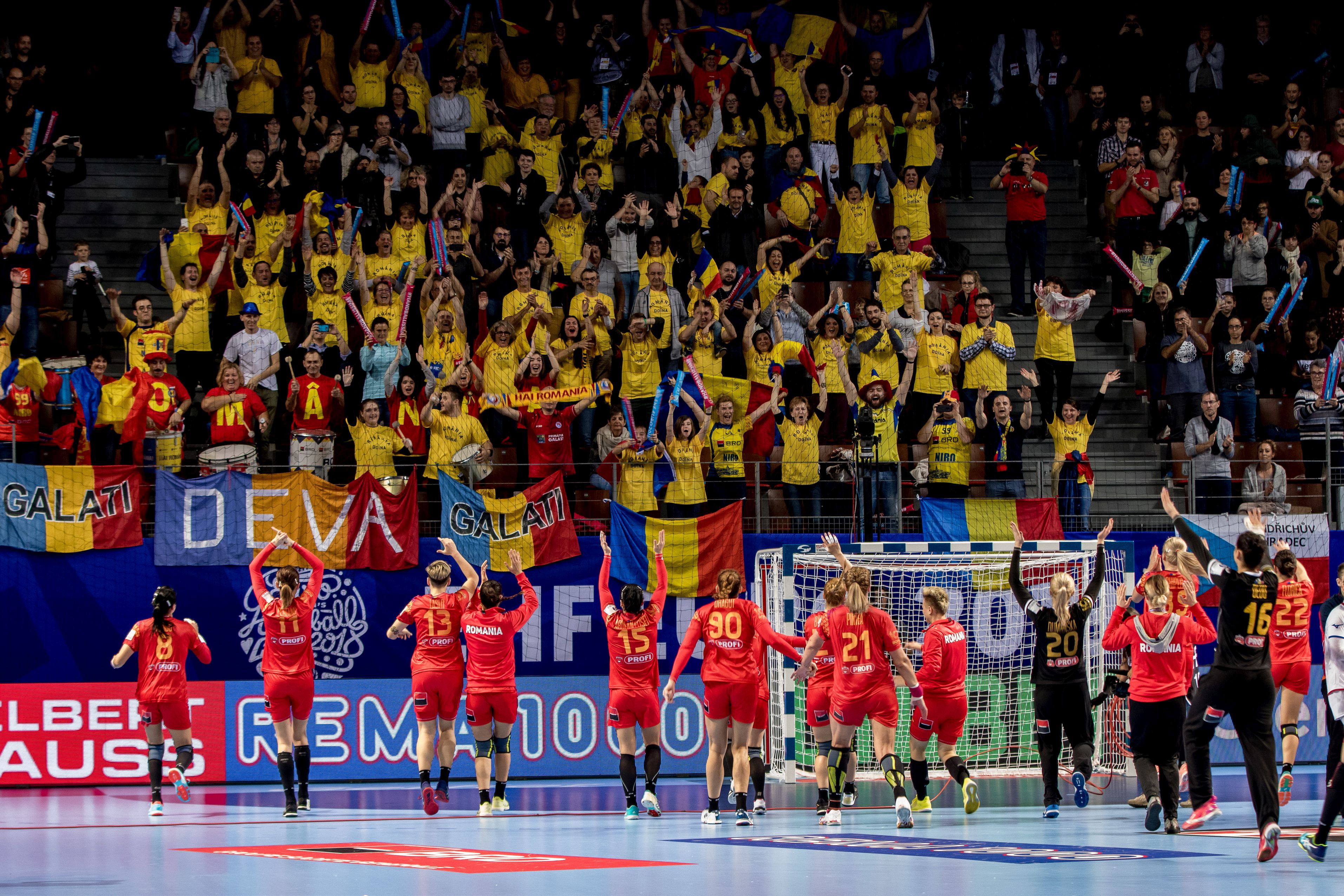 FOTO&VIDEO | Cine este toboșarul care dă tonul galeriei României la Euro 2018 de handbal feminin: "Vom da sută la sută în tribune!"
