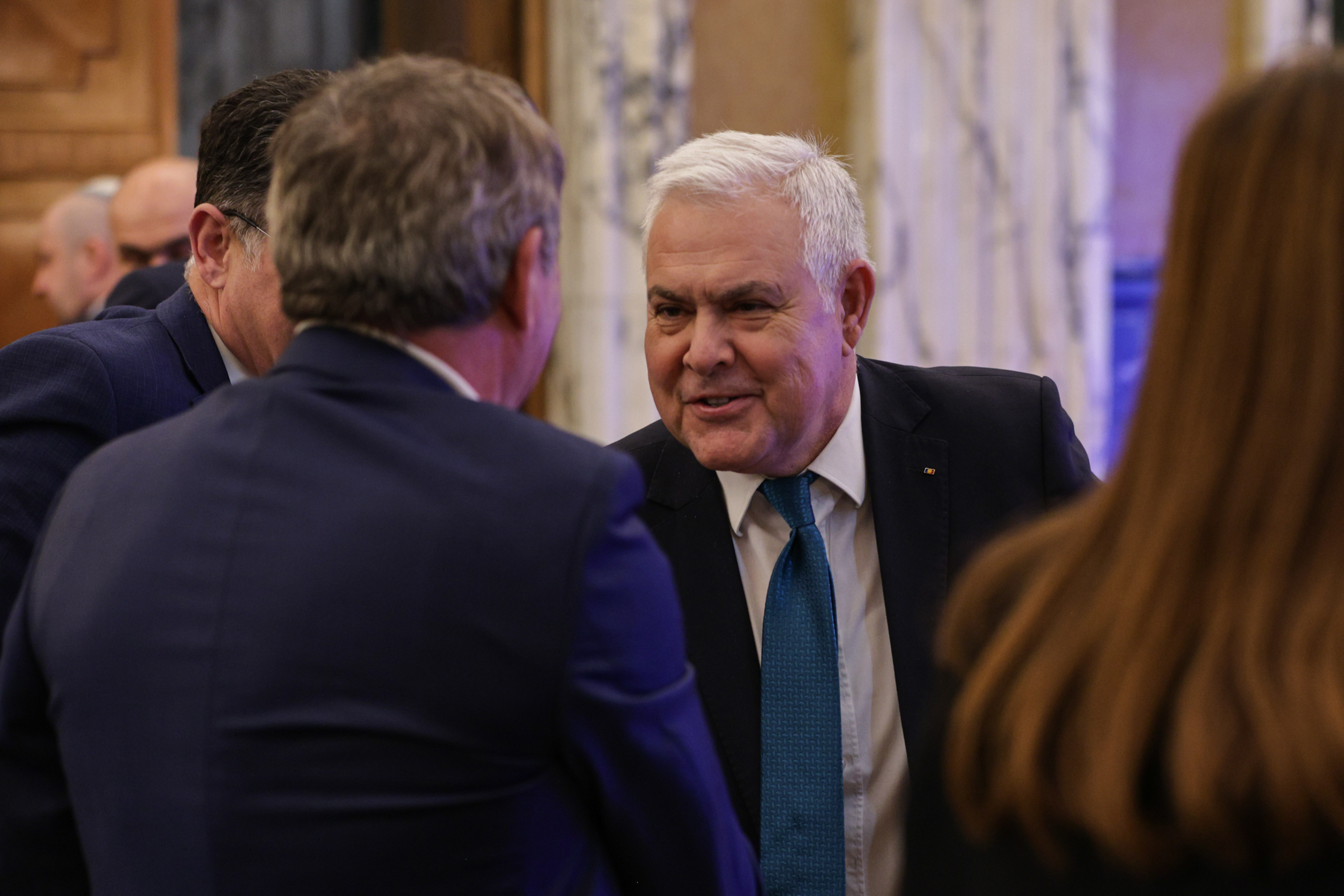 Românii pot călători în SUA fără vize din 31 martie. Decizia, oficializată de Marcel Ciolacu, ambasadoarea SUA și Hagi: „Un moment istoric”
