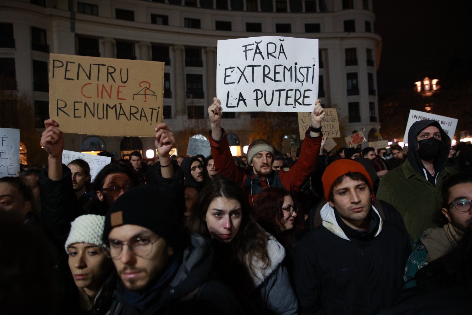 Protest la București, împotriva lui Călin Georgescu. „Vrem răspunsuri clare, nu dezinformare”