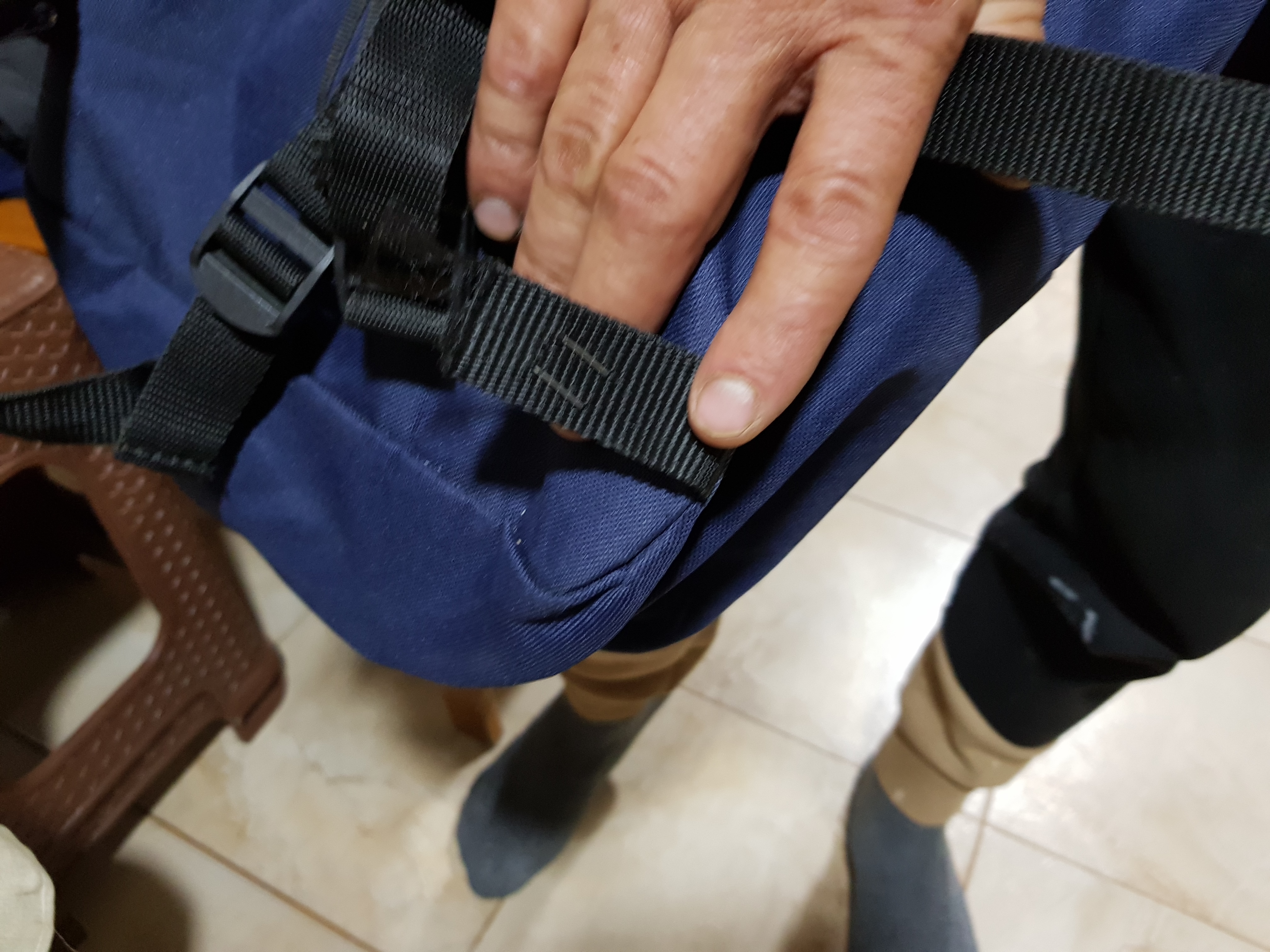 REPORTAJ. ZIUA CEA MAI LUNGĂ A LUI LAURENȚIU. Confundat cu unul dintre suspecții crimei de la Sibiu, încătușat și bătut, bărbatul din Dolj vrea acum să dea Poliția în judecată: „Mă împrumut de bani, dar nu-i las!”